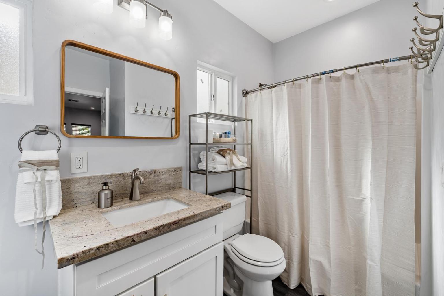 Cozy 2bdr, 1br Near Downtown Ferienhaus *
