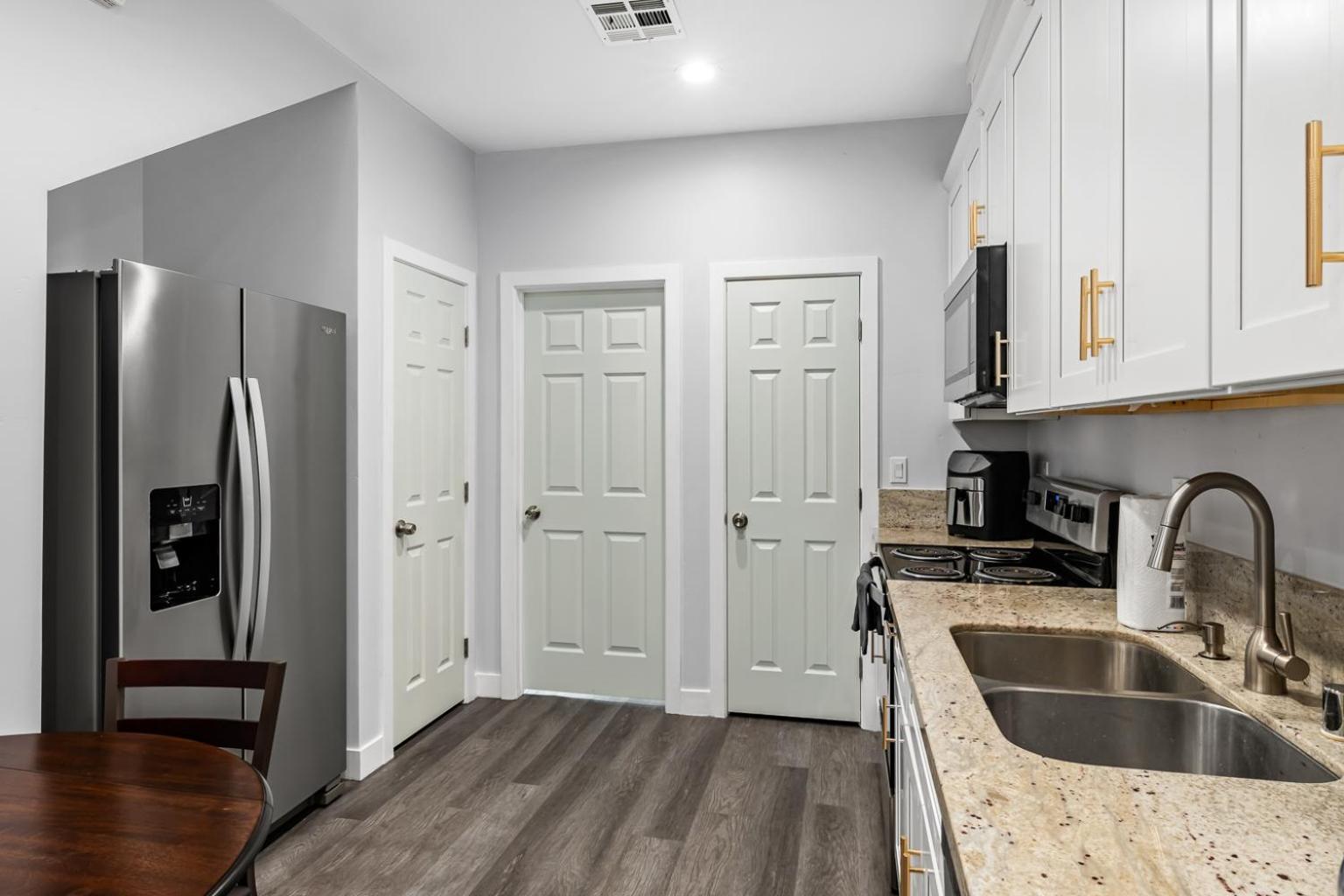 Cozy 2bdr, 1br Near Downtown