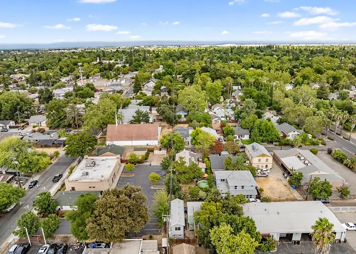 Cozy 2Bdr, 1Br Home Near Downtown