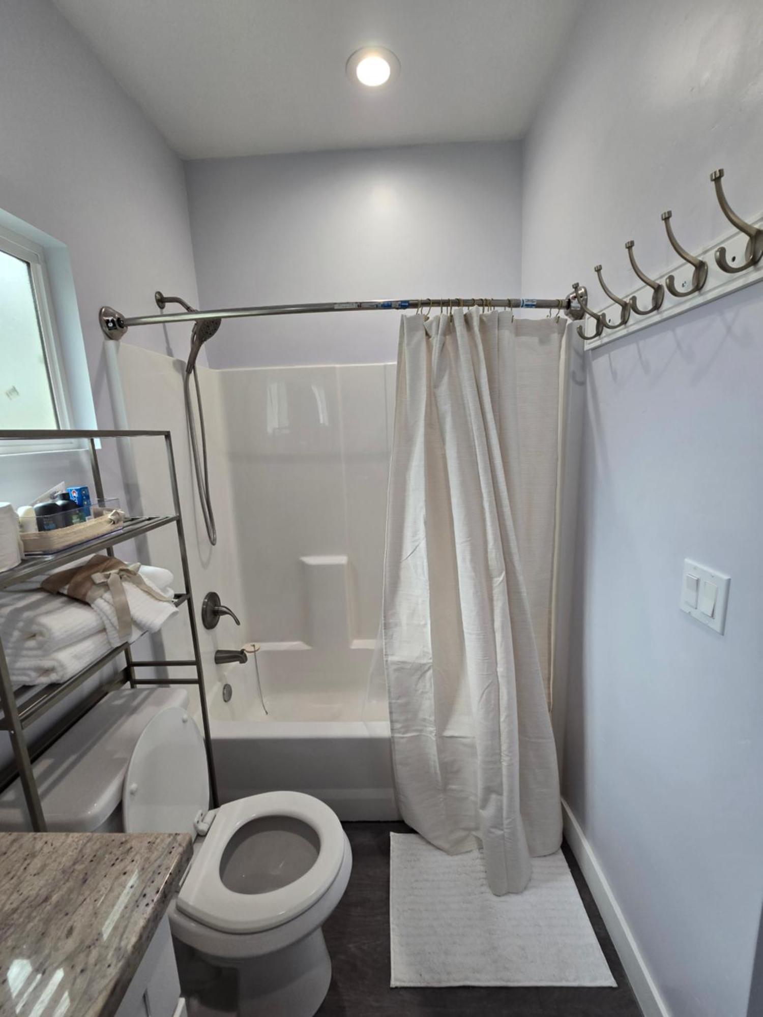 Cozy 2bdr, 1br Near Downtown
